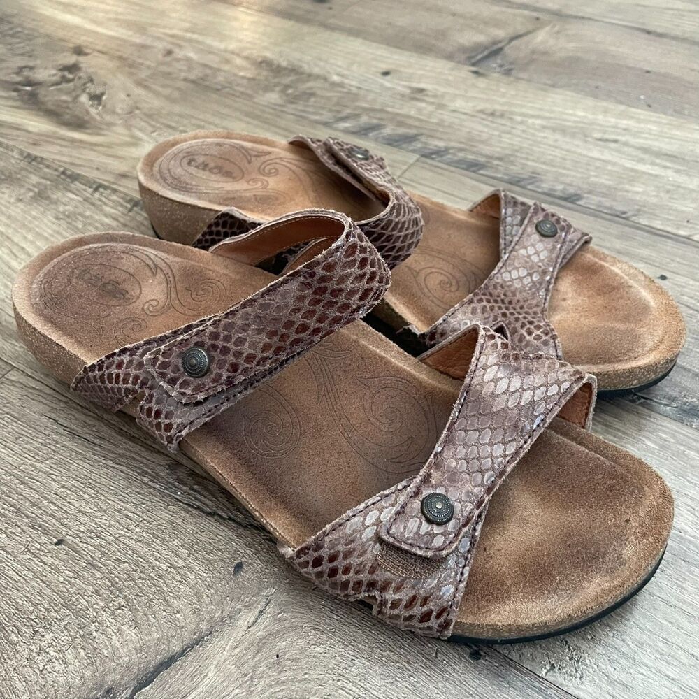 TAOS Brown Croc Embossed Leather Strappy Slide Sandals Comfort Footwear